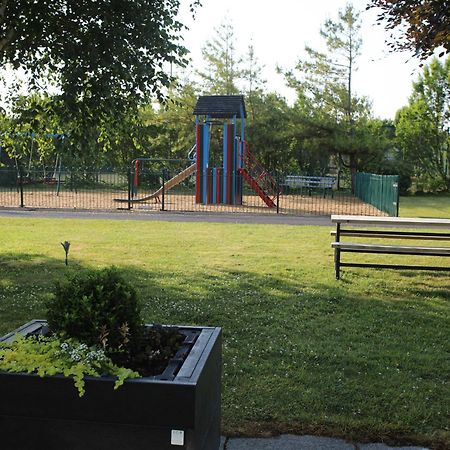 Goldcrest Village Apartments University Of Голуей Екстериор снимка