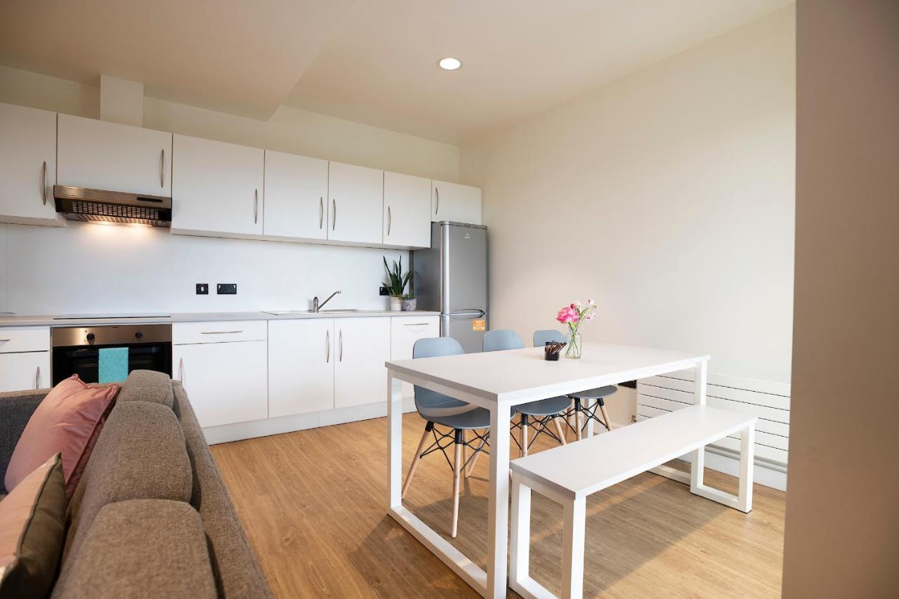 Goldcrest Village Apartments University Of Голуей Екстериор снимка