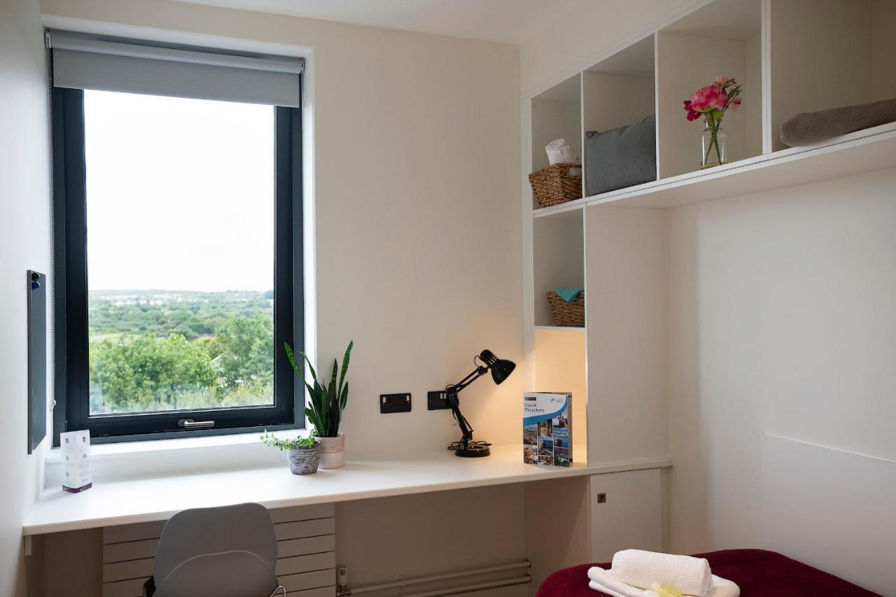 Goldcrest Village Apartments University Of Голуей Екстериор снимка
