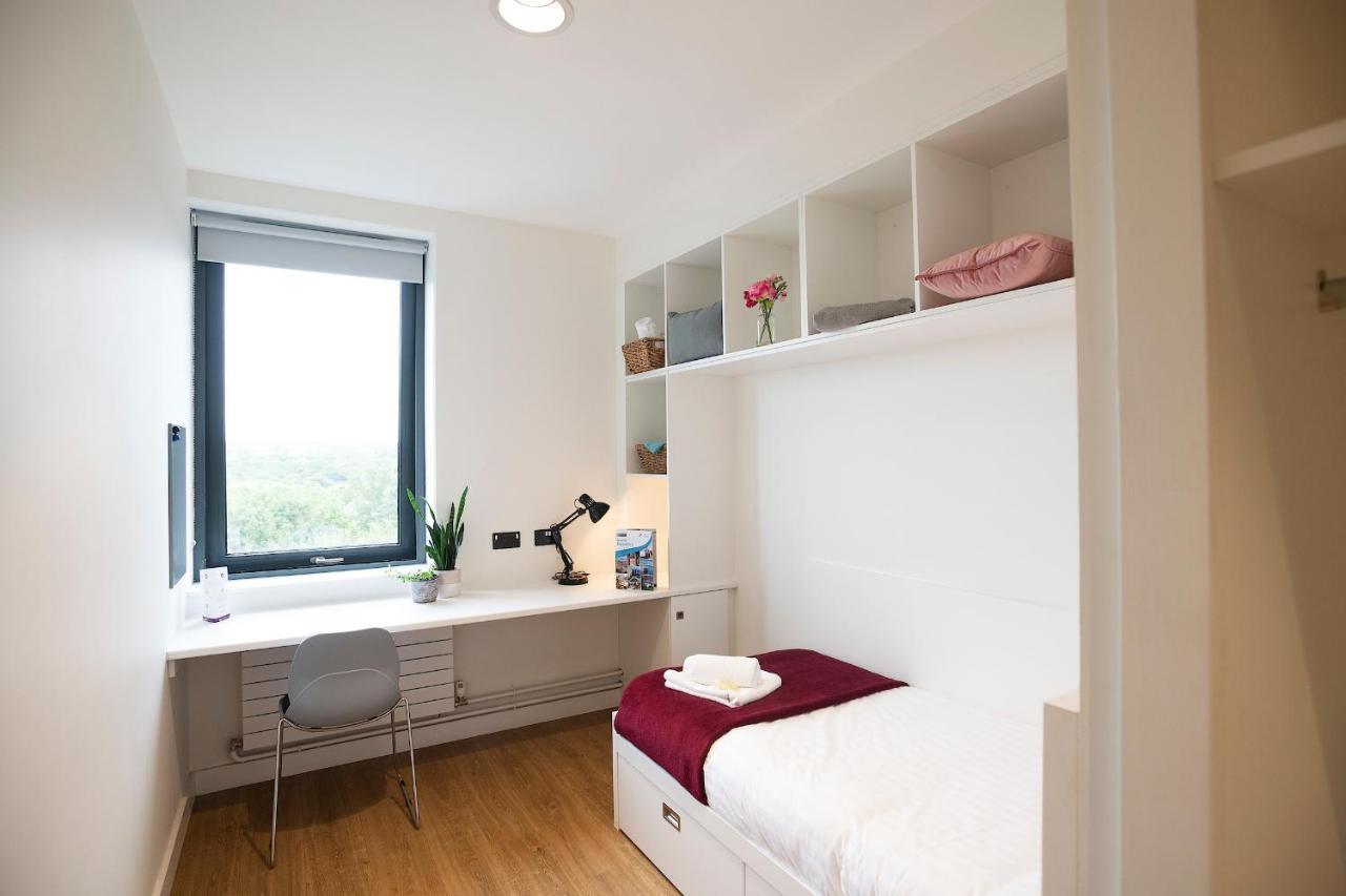 Goldcrest Village Apartments University Of Голуей Екстериор снимка